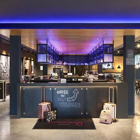 Moxy York Hotel Екстериор снимка