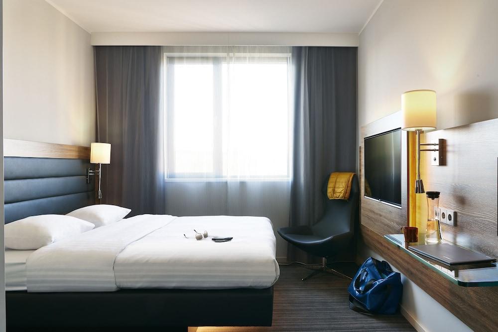 Moxy York Hotel Екстериор снимка