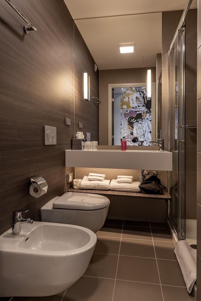 Moxy York Hotel Екстериор снимка