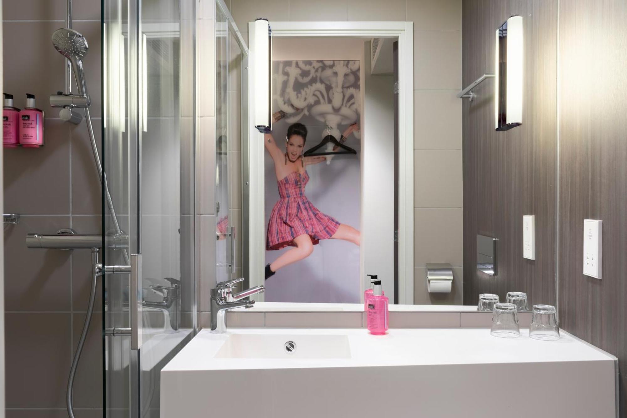 Moxy York Hotel Екстериор снимка