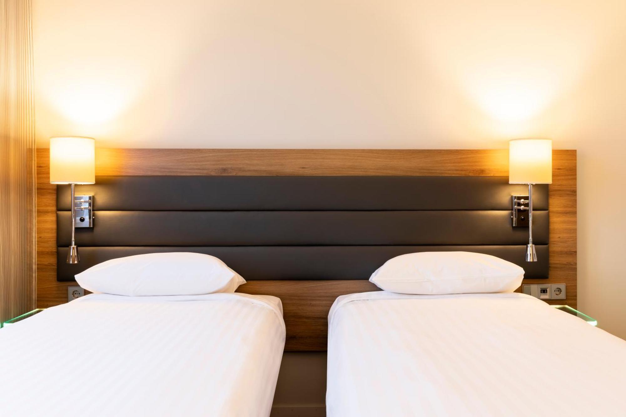 Moxy York Hotel Екстериор снимка