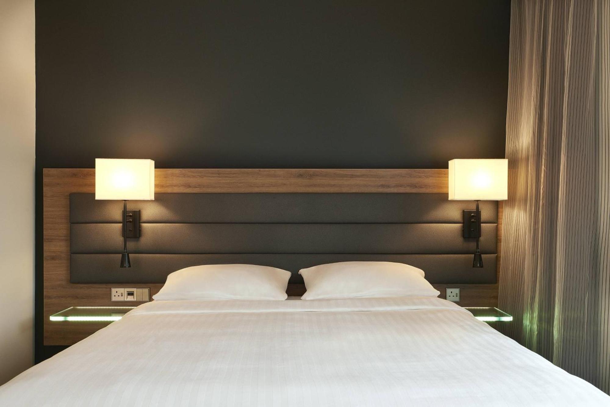 Moxy York Hotel Екстериор снимка