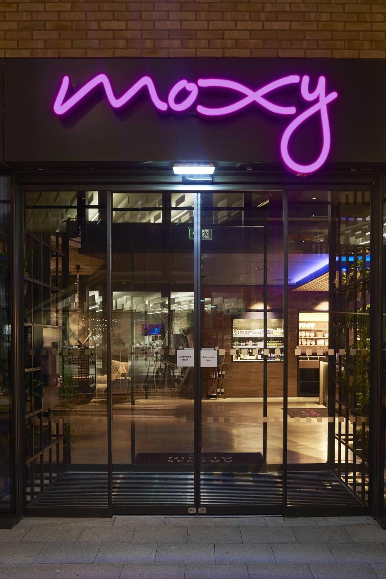 Moxy York Hotel Екстериор снимка