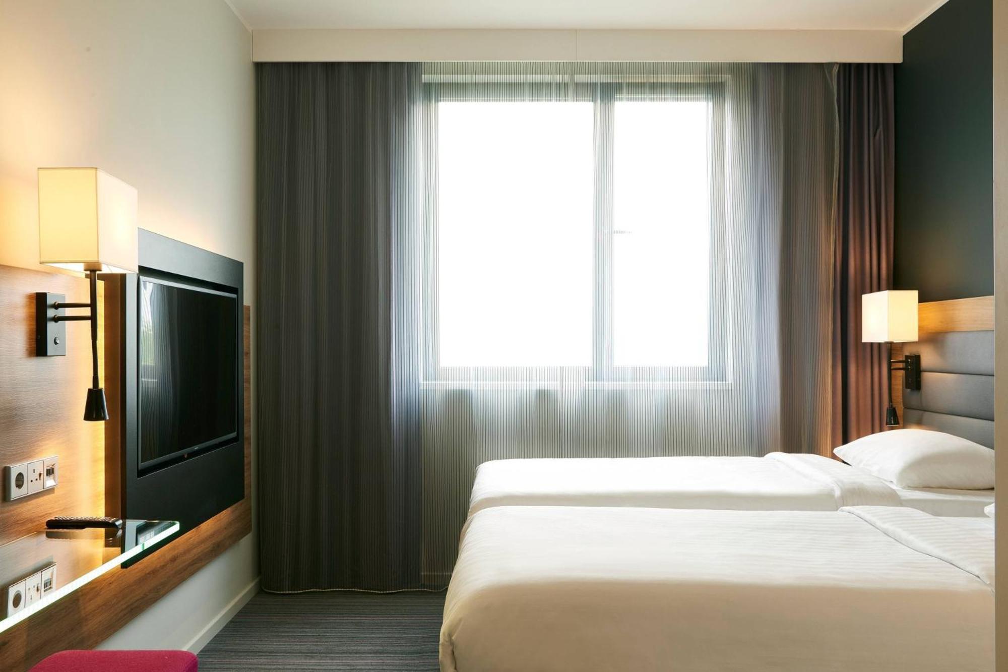 Moxy York Hotel Екстериор снимка