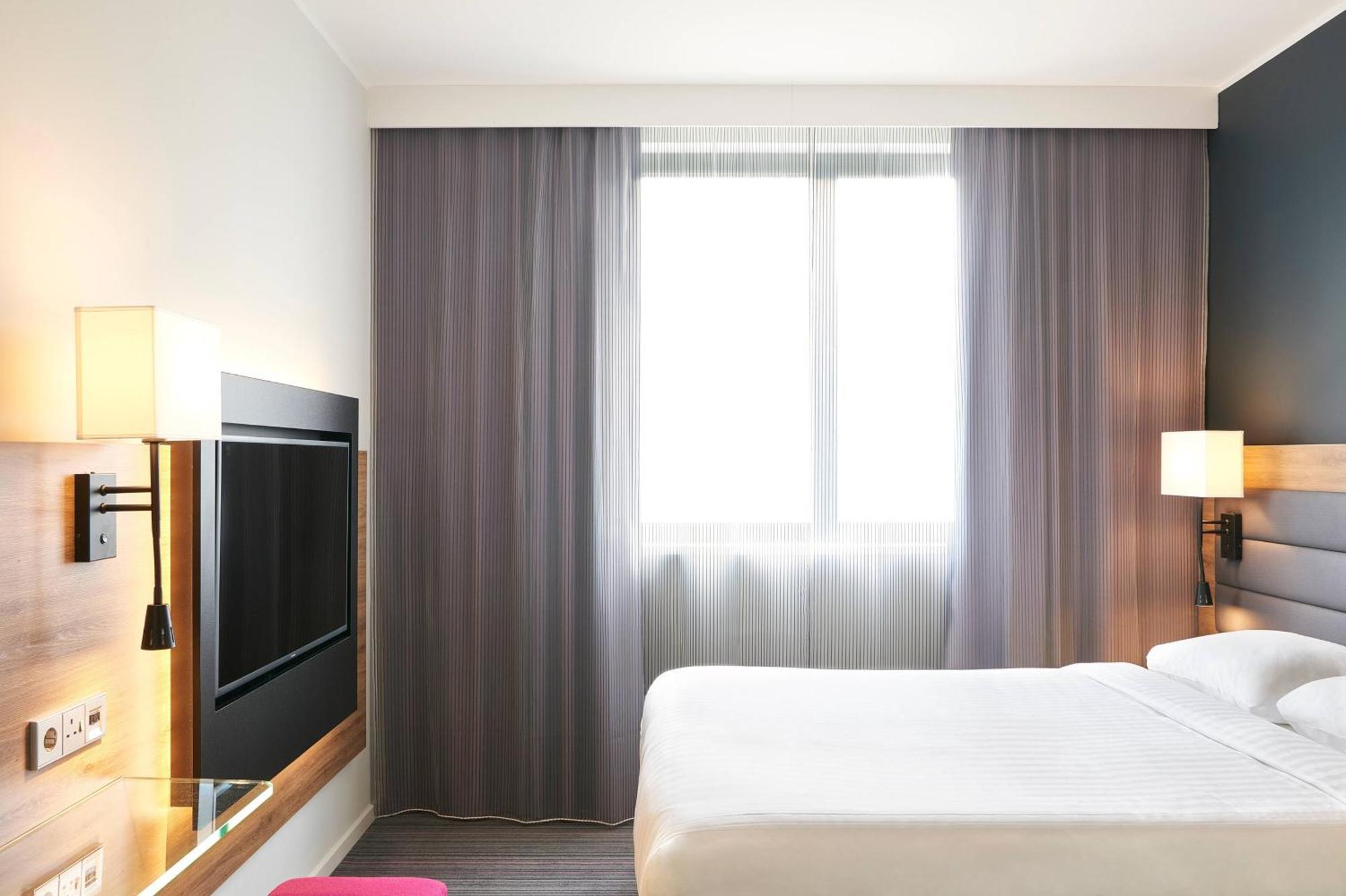 Moxy York Hotel Екстериор снимка