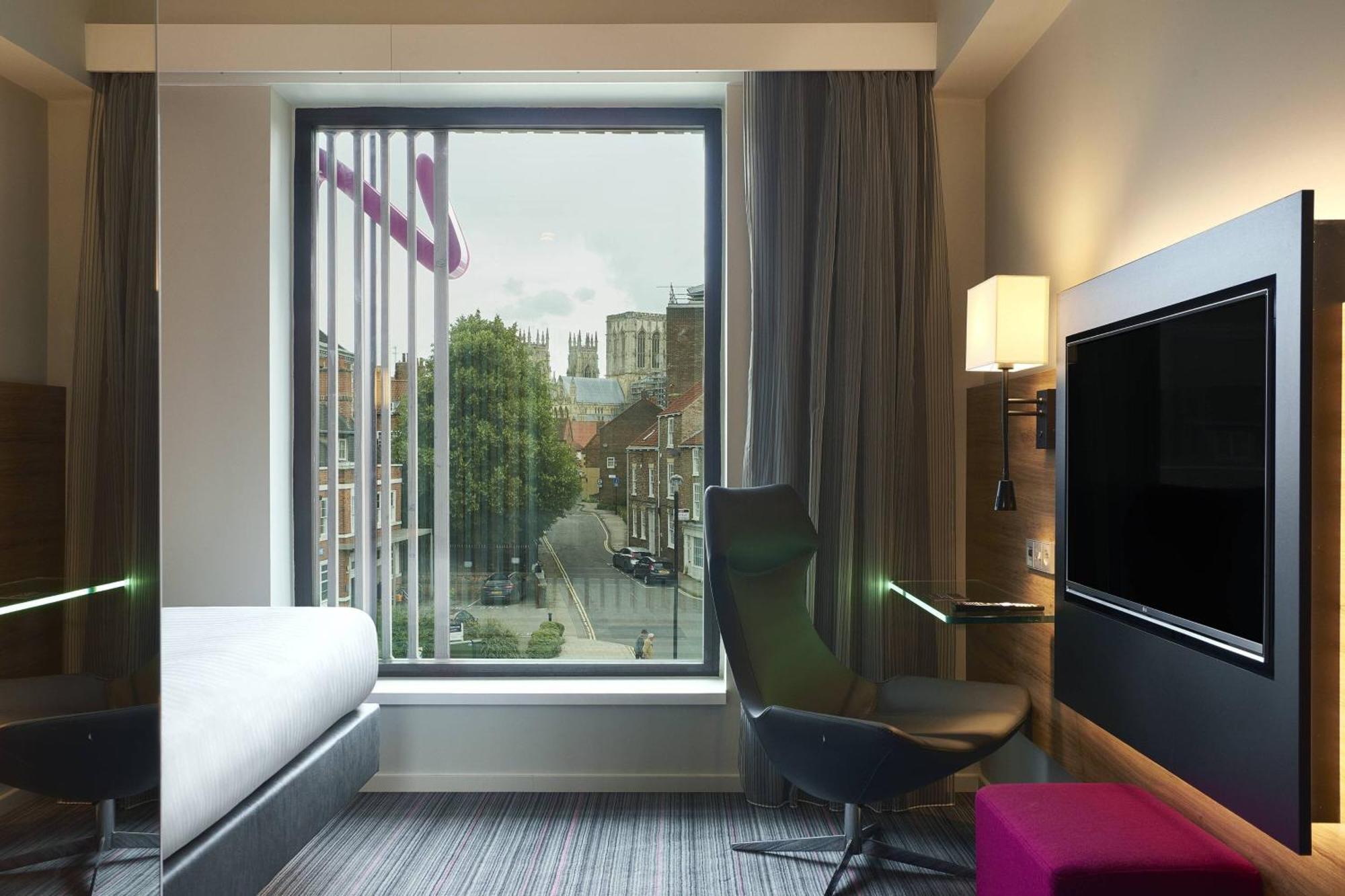 Moxy York Hotel Екстериор снимка