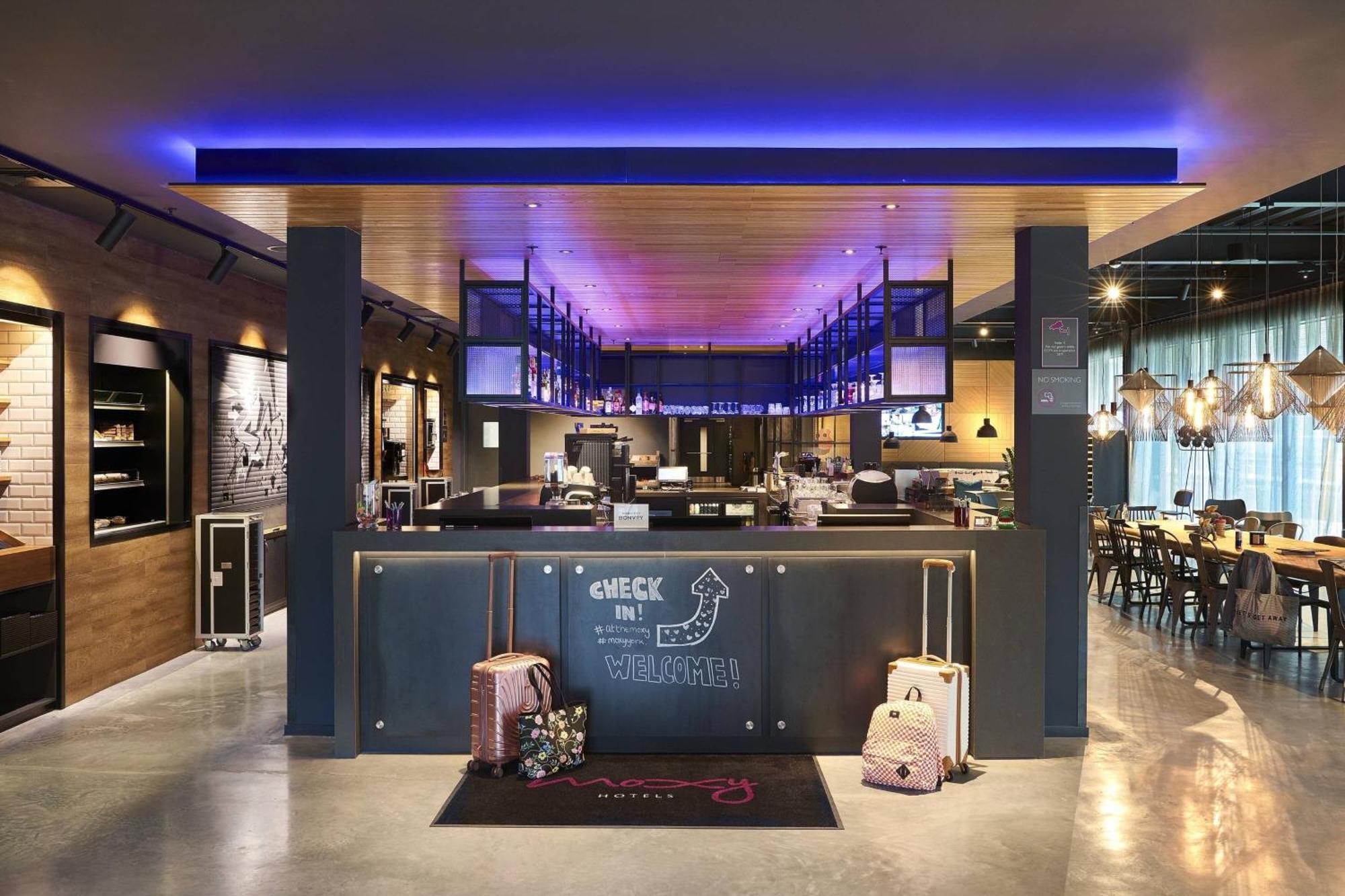 Moxy York Hotel Екстериор снимка