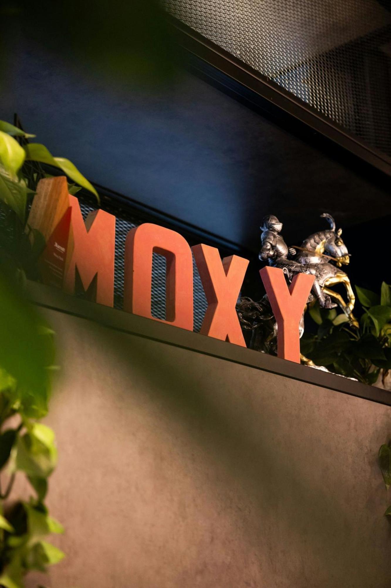 Moxy York Hotel Екстериор снимка